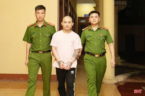 Nguyễn Anh Tuấn (hộ khẩu thường trú tại xã Sơn Kim 1, Hà Tĩnh) bị Cơ quan CSĐT Công an thành phố Sóc Trăng, tỉnh Sóc Trăng (nay là TP Cần Thơ) truy nã về tội “Lạm dụng tín nhiệm chiếm đoạt tài sản”, được Công an Hà Tĩnh vận động ra đầu thú sau nhiều năm lẩn trốn (tháng 6/2026).