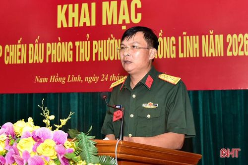 Đại tá Nguyễn Tú Tài – Phó Chỉ huy trưởng Bộ CHQS tỉnh phát biểu tại buổi khai mạc.