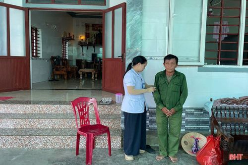 Phần lớn người dân trong độ tuổi lao động tại các địa phương đều không có mặt để thăm khám.