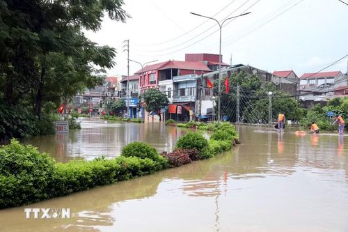 Nước lũ trên các sông dâng cao, trong 3 năm gần đây, Quốc lộ 4A - tuyến huyết mạch từ trung tâm tỉnh Lạng Sơn đi tỉnh Cao Bằng đoạn qua địa bàn xã Thất Khê năm nào cũng bị ngập sâu. (Ảnh: Văn Đạt/TTXVN)