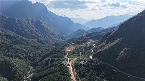 Hầm đường bộ qua đèo Hoàng Liên là công trình hầm cấp đặc biệt, nằm ở độ cao lớn nhất (so với mực nước biển).