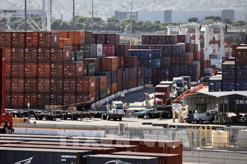 Quang cảnh cảng hàng hóa tại California, Mỹ. Ảnh: THX/TTXVN phát