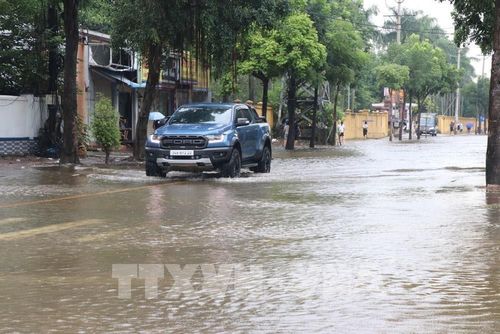 Phố Vũ Hựu, phường Lê Thanh Nghị, thành phố Hải Phòng ngập trong sáng 24/8. Ảnh: Mạnh Minh – TTXVN