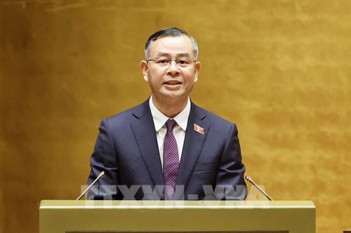 Bộ trưởng Bộ Tài chính Ngô Văn Tuấn, thừa ủy quyền của Thủ tướng Chính phủ trình bày Báo cáo giải trình, tiếp thu, chỉnh lý dự thảo Nghị quyết của Quốc hội. Ảnh: Doãn Tấn - TTXVN