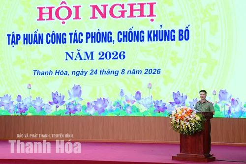 Lãnh đạo Cục An ninh nội địa, Bộ Công an truyền đạt nội dung về phòng, chống khủng bố tại hội nghị.