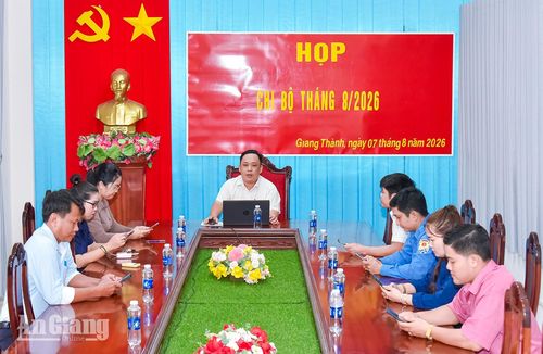 Buổi họp chi bộ tháng 8/2026 không sử dụng báo cáo giấy của Chi bộ Văn phòng Đảng ủy xã Giang Thành.