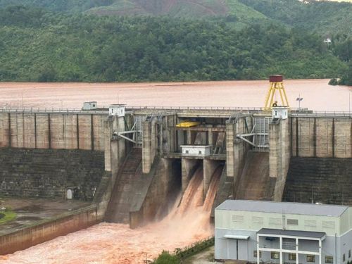 Xả điều tiết tại hồ chứa nước Bản Lải