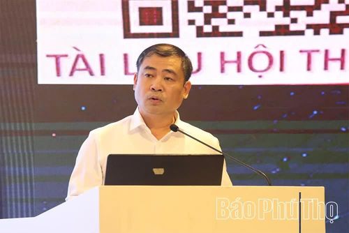 Lãnh đạo Bệnh viện Đa khoa Hòa Bình phát biểu tại hội thảo.