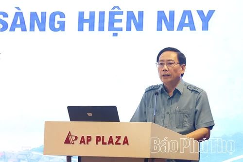 Đồng chí Hồ Đình Lưỡng - Chủ tịch Liên hiệp các Hội Khoa học và Kỹ thuật tỉnh phát biểu chào mừng tại hội thảo.
