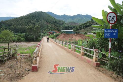 Cầu bản Nà Tòng được đầu tư kiên cố, khang trang.
