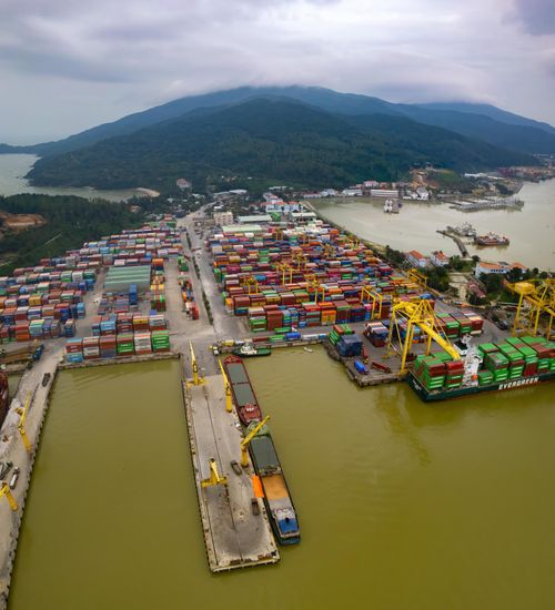 Với lịch sử hơn 120 năm hình thành và phát triển, Cảng Đà Nẵng hiện là Cảng biển container lớn nhất miền Trung hiện nay.