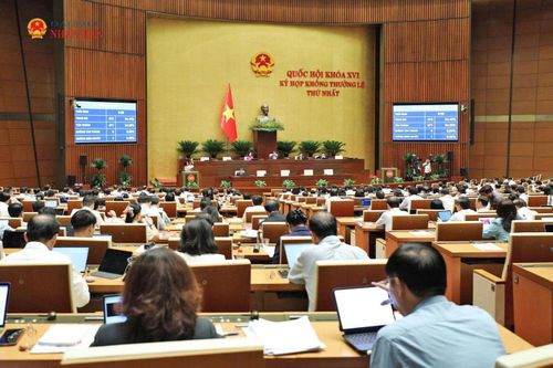 Quốc hội biểu quyết thông qua Luật Hòa giải ở cơ sở (sửa đổi). Ảnh: Khánh Duy