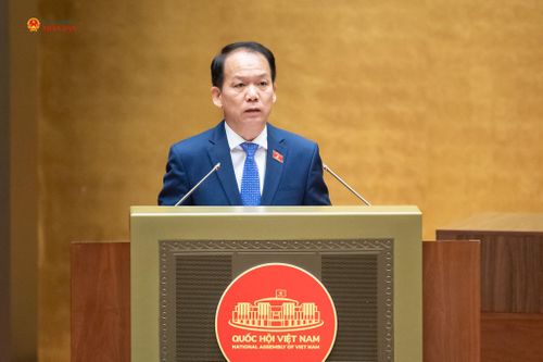 Bộ trưởng Bộ Tư pháp Hoàng Thanh Tùng trình bày Báo cáo giải trình, tiếp thu, chỉnh lý dự thảo Luật. Ảnh: Phạm Thắng