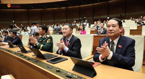 Các đại biểu tham dự phiên họp. Ảnh: Khánh Duy