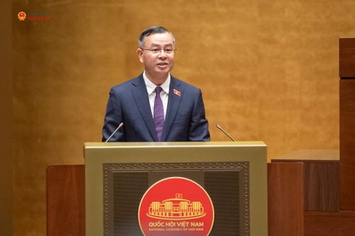Bộ trưởng Bộ Tài chính Ngô Văn Tuấn trình bày Báo cáo giải trình, tiếp thu, chỉnh lý dự thảo Luật sửa đổi, bổ sung một số điều của Luật Đầu tư. Ảnh: Phạm Thắng