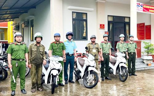 Học viên Học viện ANND tham gia Tổ công tác tuần tra bảo đảm ANTT của Công an xã Tạ An Khương.