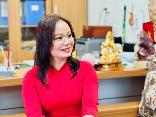 Cô giáo Phạm Thị Thanh Hải, Hiệu trưởng Trường THCS Nha Trang (tỉnh Thái Nguyên).