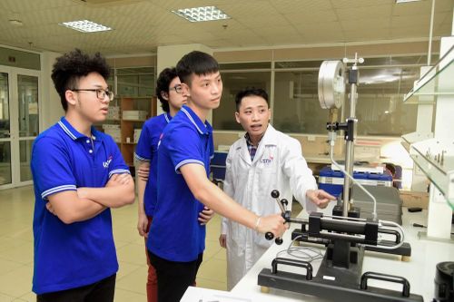Việc nhiều thí sinh lựa chọn STEM là tín hiệu đáng mừng nhưng quan trọng hơn vẫn là nâng cao chất lượng đào tạo nguồn nhân lực để đáp ứng yêu cầu thực tế.