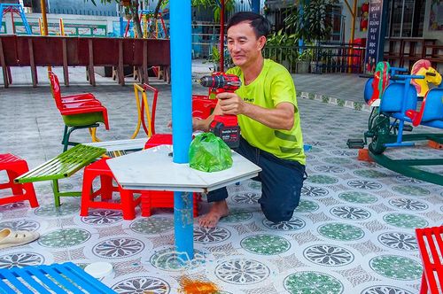 Sửa chữa, trang trí khuôn viên trường học, sẵn sàng đón năm học mới tại Trường Mầm non Bình Minh phân hiệu Vàng Anh, khóm Tân Phong, phường Hoà Thành.