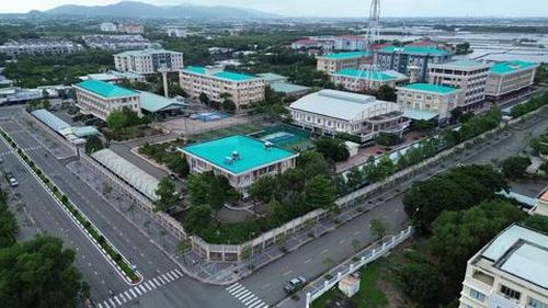 Khuôn viên Trường Văn hóa Công an Nhân dân V