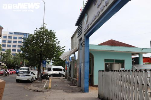 Khu “đất vàng” nằm ngay trung tâm Đà Nẵng chỉ còn cổng chính và tòa nhà gắn bảng hiệu của Tập đoàn Thiên Thanh.