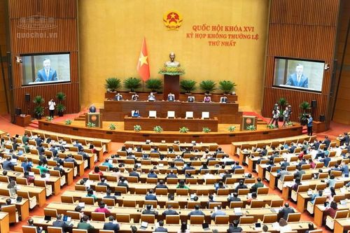 Bộ trưởng Bộ Tài chính Ngô Văn Tuấn thay mặt Chính phủ trình bày báo cáo tiếp thu, giải trình. Ảnh: quochoi.vn