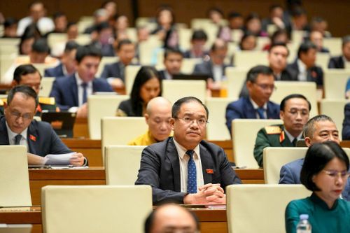 Đại biểu Quốc hội Đoàn Hà Nội tại phiên bế mạc kỳ họp. Ảnh: Quang Vinh