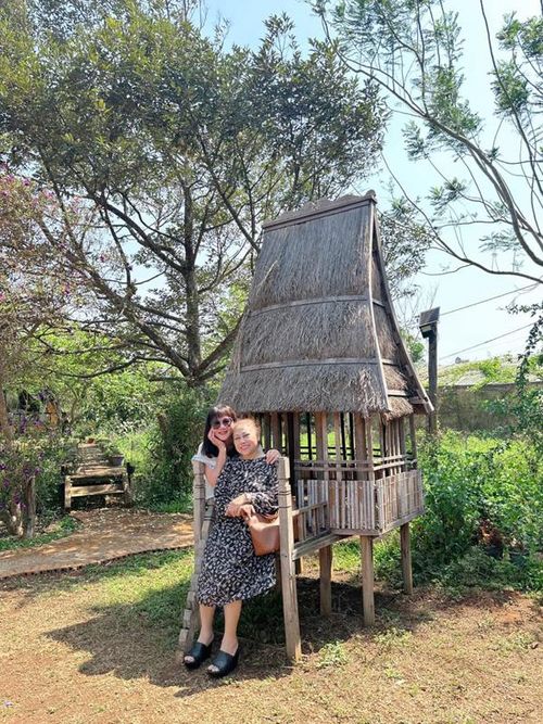 Sau những thăng trầm, Siu Black đang sống bình yên ở tuổi xế chiều. Chị hài lòng với những gì bản thân đang có. Tuy nhiên, mới đây, thông tin nữ ca sĩ phải nhập viện vì chạy thận đã khiến nhiều khán giả lo lắng. Trước sự quan tâm của khán giả, đại diện của Siu Black đã lên tiếng trấn an và hẹn gặp khán giả vào thời gian gần nhất.