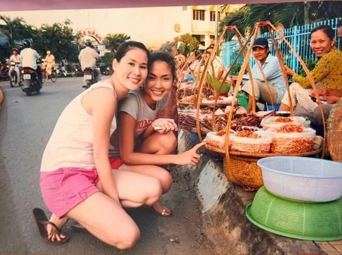 Bức ảnh 18 năm trước khi Tăng Thanh Hà mới 22 tuổi được Thân Thúy Hà chia sẻ gây chú ý.