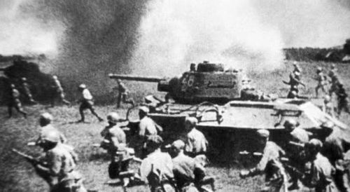 Đó chính là nghịch lý khiến câu chuyện về Mikhail Koshkin trở nên đặc biệt: ông không sống đủ lâu để chứng kiến huyền thoại mà mình góp phần tạo ra.