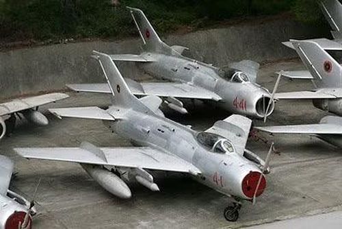 Tuy nhiên, MiG-15 không phải một chiếc máy bay hoàn hảo. Khả năng quan sát, hệ thống điện tử và một số đặc tính điều khiển vẫn có hạn chế.