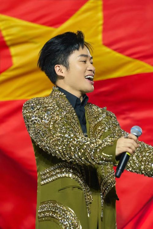 Tùng Dương hướng tới màn trình diễn giàu năng lượng trước giờ bóng lăn tại Mỹ Đình