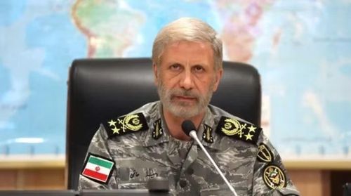 Tổng tư lệnh quân đội Iran Amir Hatami tuyên bố Tehran sẵn sàng chiến đấu với các đối thủ trong nhiều thế hệ để bảo vệ đất nước. Trong khi đó, Thư ký Hội đồng An ninh Quốc gia Tối cao Iran Mohsen Rezaei cảnh báo Iran vẫn còn nhiều quân bài.