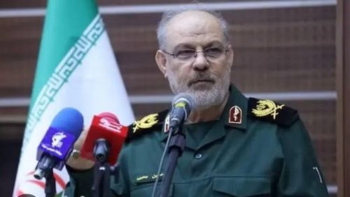 Người phát ngôn Lực lượng Vệ binh Cách mạng Hồi giáo Iran (IRGC) Hossein Mohebbi cảnh báo Tehran sẽ tiến hành "các cuộc tấn công dữ dội nhằm vào những điểm nghẽn năng lượng và các lợi ích thiết yếu của Mỹ" nếu cơ sở hạ tầng Iran bị tấn công.