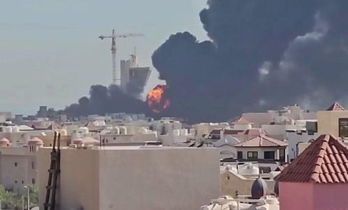 Trong bài đăng trên mạng xã hội Truth Social ngày 24/8, Tổng thống Trump cho rằng Iran đang "sụp đổ hoàn toàn" trước khi công bố các biện pháp trừng phạt kinh tế nhằm gây sức ép lên nước này.