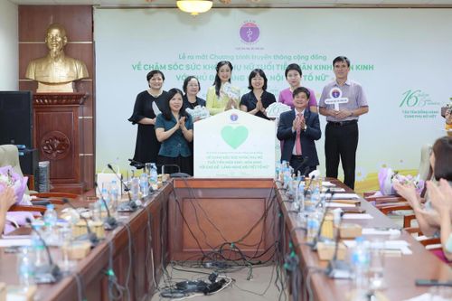 Việc ra mắt chương trình truyền thông cộng đồng “Lắng nghe nội tiết tố nữ” được kỳ vọng góp phần đưa kiến thức chăm sóc sức khỏe tiền mãn kinh, mãn kinh đến gần hơn với phụ nữ. Ảnh: Thu Thủy