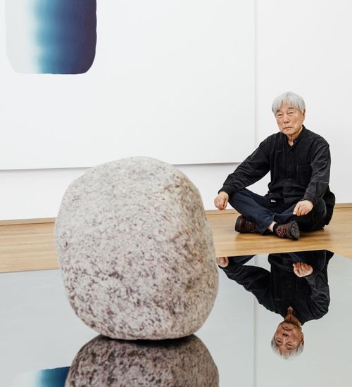 Họa sĩ Lee Ufan, một trong những tên tuổi quan trọng của nghệ thuật đương đại châu Á. Ảnh: Jacopo La Forgia.
