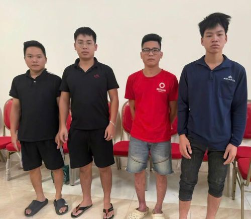 Các đối tượng tại cơ quan công an. Ảnh: Công an Hà Nội