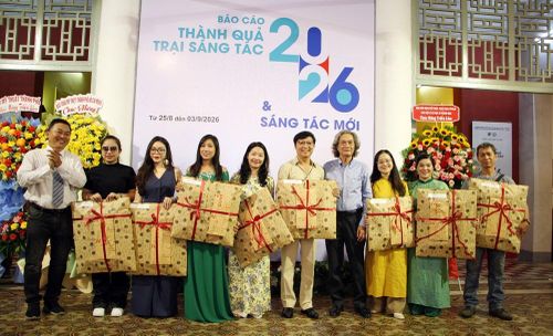 Hội Mỹ thuật TP.HCM ghi nhận sự đóng góp của các họa sĩ, cá nhân đối với hoạt động của Hội trong nhiệm kỳ 2020-2025
