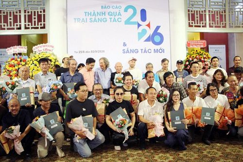 Hội Mỹ thuật TP.HCM trao giải thưởng cho các tác giả