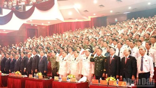 Các đại biểu tham dự buổi lễ.