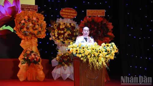 Thiếu tướng Nguyễn Hữu Hợp, Giám đốc Công an thành phố Đà Nẵng phát biểu đáp từ.