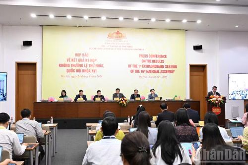 Quang cảnh họp báo về kết quả Kỳ họp không thường lệ thứ nhất, Quốc hội khóa XVI.