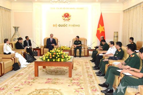  Quang cảnh buổi tiếp. 