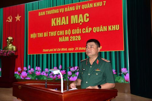  Trung tướng Lê Xuân Thế phát biểu khai mạc hội thi. Ảnh: LÊ TIẾN 