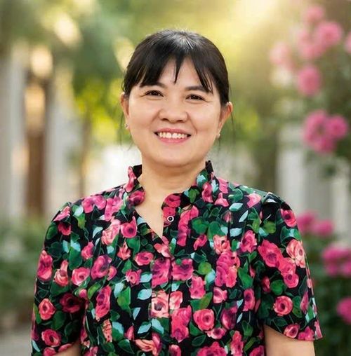  Bà Lâm Thu Huệ, Bí thư Chi bộ khu phố 44 (phường Tân Thuận, TPHCM) 