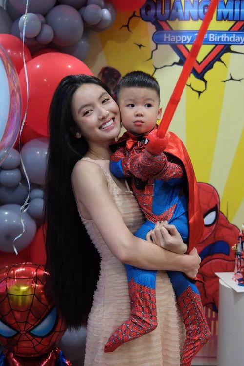 Dù đã trải qua hành trình làm mẹ, Chu Thanh Huyền vẫn giữ được phong độ về sắc vóc. Mỗi lần xuất hiện trước công chúng hoặc trên mạng xã hội, cô thường nhận được nhiều bình luận tích cực về nhan sắc. Ảnh: FB Chu Thanh Huyền