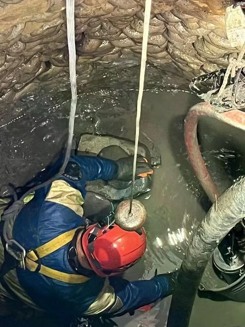Nước trong giếng đã giúp bảo quản bề mặt sáng bóng của các hiện vật bằng đồng trong hàng nghìn năm. (Nguồn: Đại học Bologna)