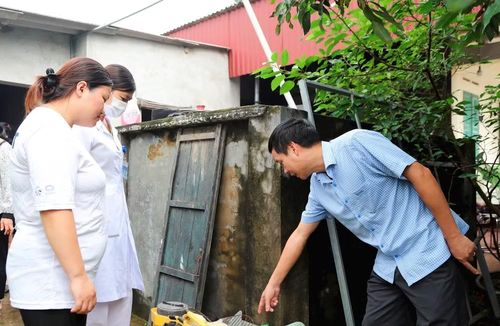 Trẻ em trở lại trường dễ mắc bệnh do tiếp xúc đông người, thời tiết thay đổi, cần chủ động phòng bệnh từ gia đình đến nhà trường. Ảnh: Bộ Y tế
