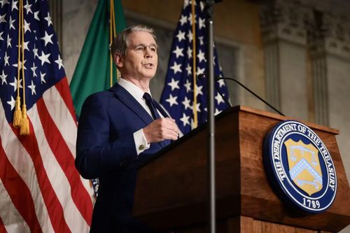 Bộ trưởng Tài chính Mỹ Scott Bessent tại cuộc họp báo ngày 24/8. (Ảnh: Reuters)
